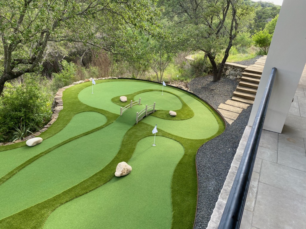 Use creative obstacles for your Huntsville mini golf course