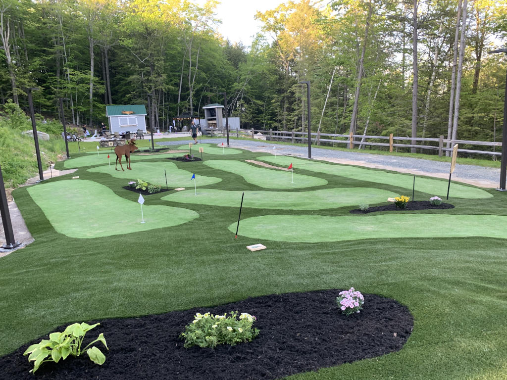 Use versitile settings for your Huntsville mini golf course.