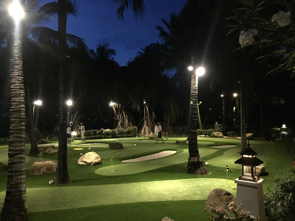 Use themed greens for your Huntsville mini golf course.